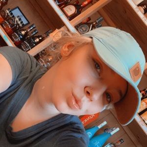 Meet your Posher, Katelyn